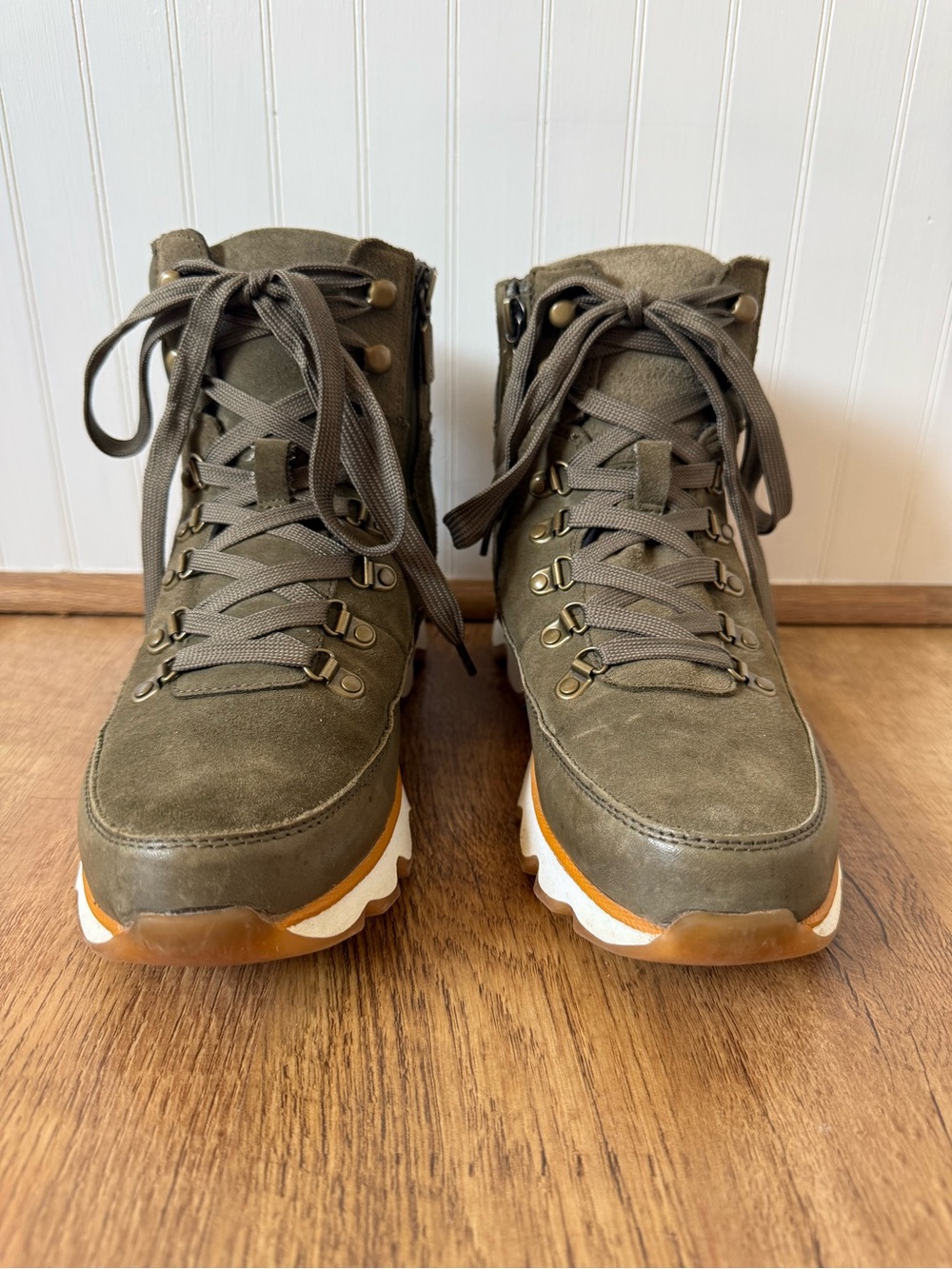 Blondo Shaker Waterproof Winter Boot in Olive Suede Size 8